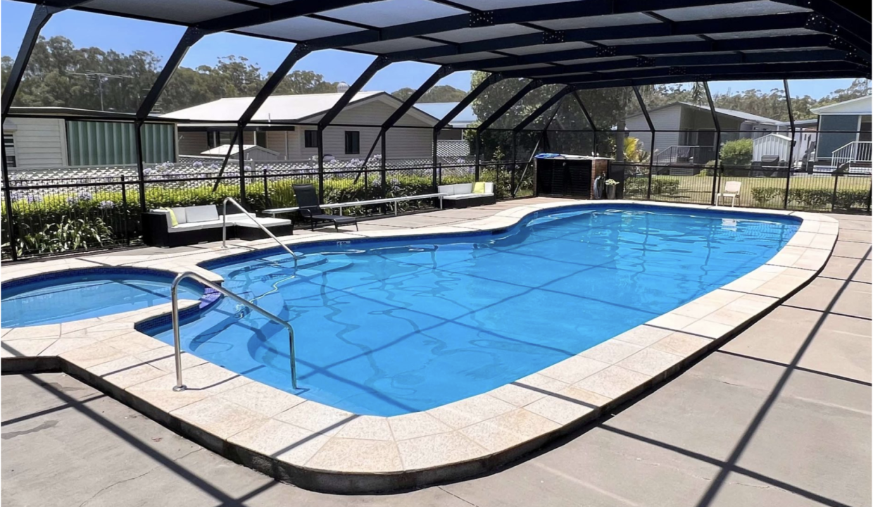 Teraglin Lakeshore Chain Valley Bay Swimming Pool