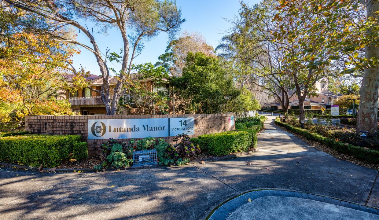 Lutanda Manor Front Entrance