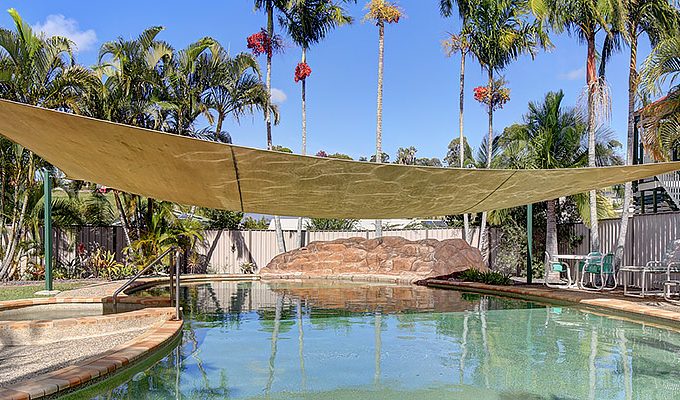 Caloundra Gardens Swimming pool